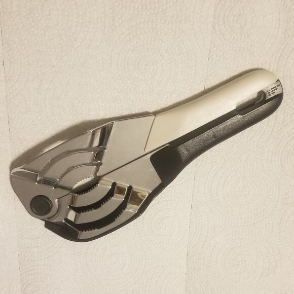 jar opener- multiple sizes and no batteries needed! - Picture 2 of 3